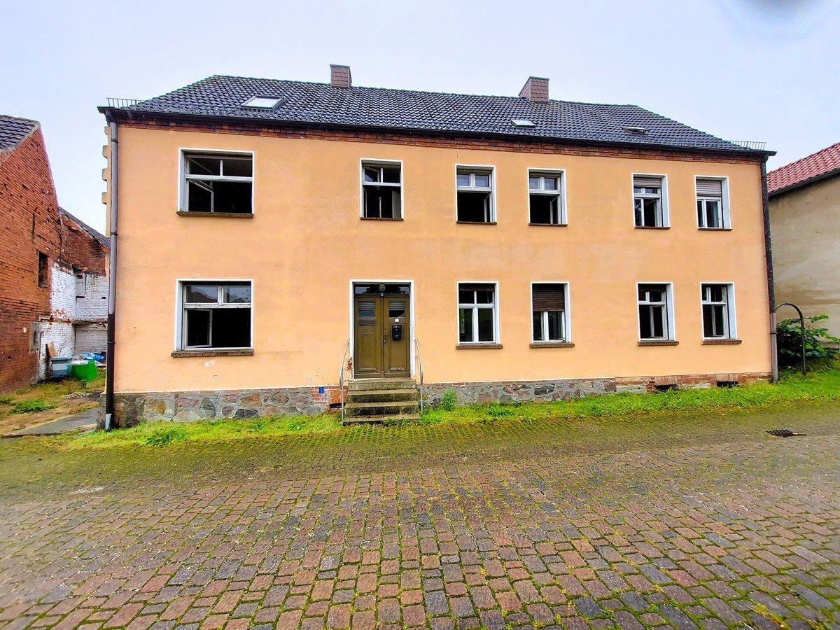 Mehrfamilienhaus zum Kauf 105.000 € 9 Zimmer 200 m²<br/>Wohnfläche 745 m²<br/>Grundstück Straach Lutherstadt Wittenberg 06889