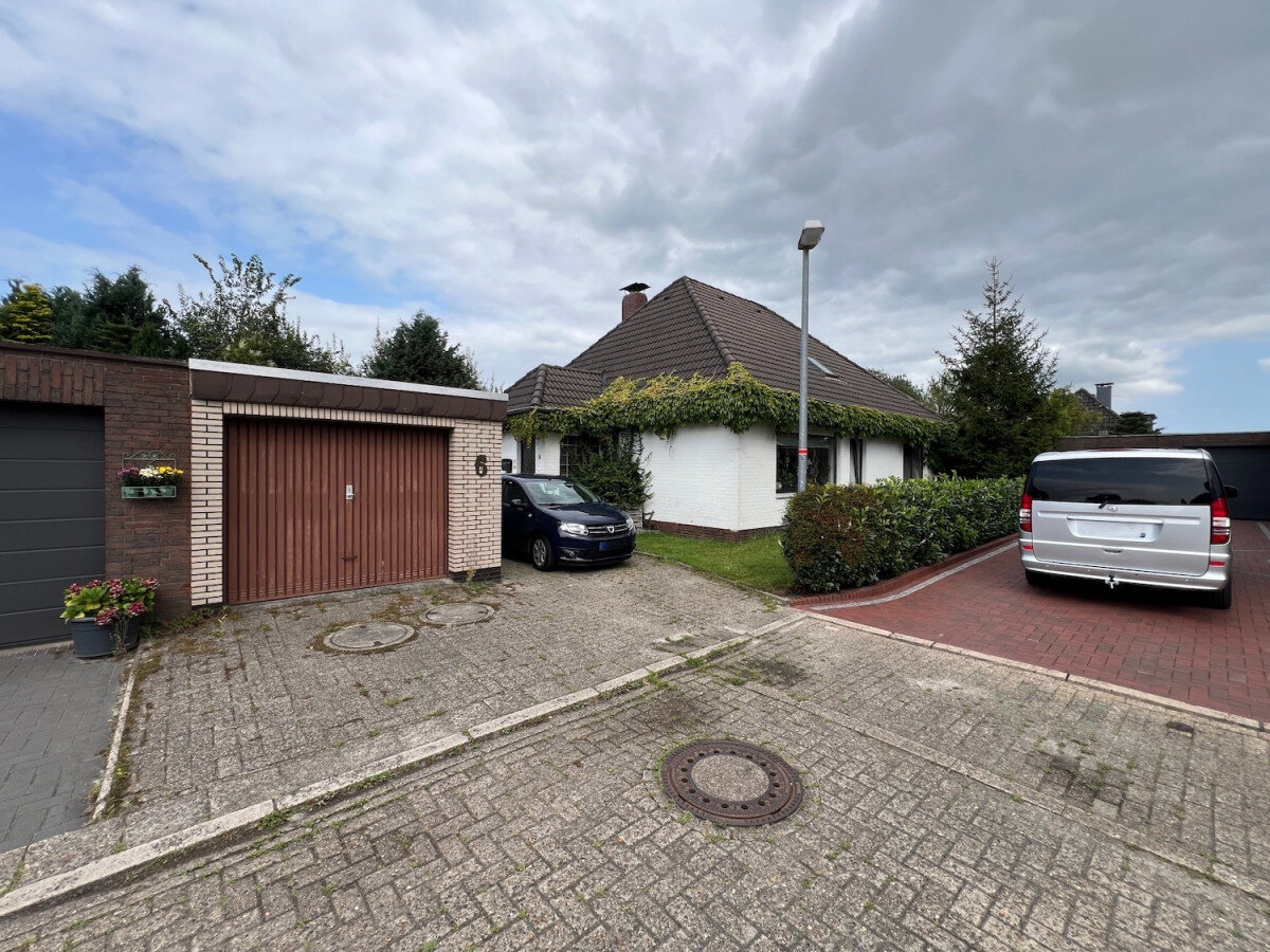 Bungalow zum Kauf 199.800 € 4 Zimmer 100 m²<br/>Wohnfläche 647 m²<br/>Grundstück ab sofort<br/>Verfügbarkeit Jever Jever 26441