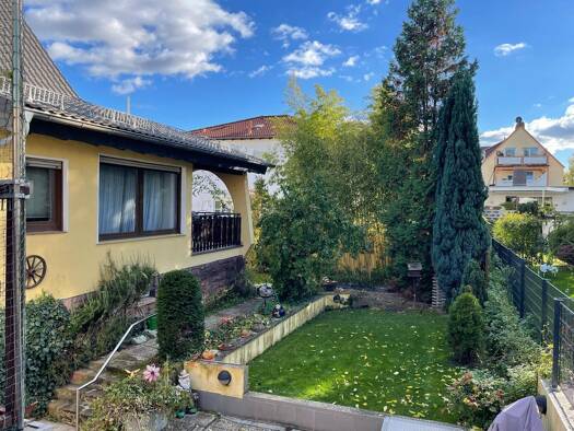Haus zum Kauf 1.690.000 € 13 Zimmer 340 m² 842 m² Grundstück Bergen-Enkheim Frankfurt am Main 60388