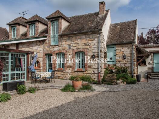 Reihenmittelhaus zum Kauf 410.000 € 8 Zimmer 150 m² 2.400 m² Grundstück Sens 89100