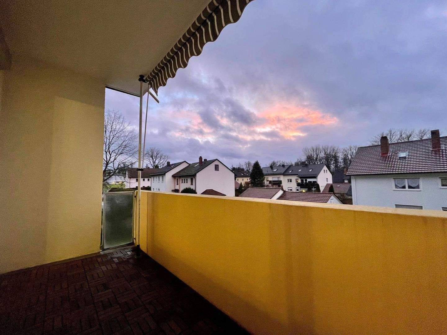 Immobilie in Creußen - Helle 2-Zimmer-Wohnung mit großem Südwestbalkon & ca. 63,1 qm im obersten Stock - Bild 1