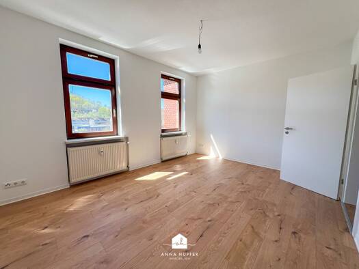 Wohnung zur Miete 480 € 4 Zimmer 82,5 m² frei ab 01.10.2026 Adelheidstraße 4 Greiz Greiz 07973