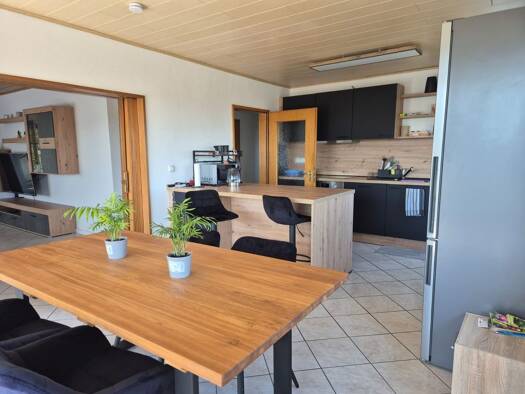 Wohnung zur Miete 900 € 4 Zimmer 110 m² Geschoss 2/3 frei ab 01.09.2026 Maßbach Maßbach 97711