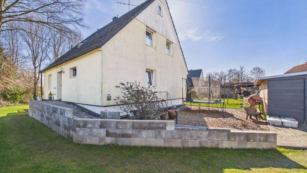 Einfamilienhaus zum Kauf 329.000 € 6 Zimmer 130 m² 1.054 m² Grundstück frei ab 01.07.2026 Bad Oldesloe, Glinde 23843