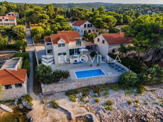 Haus zum Kauf 1.300.000 € 4 Zimmer 220 m² Splitska Supetar