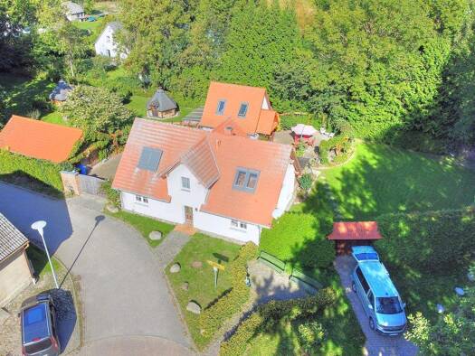 Haus zum Kauf 475.000 € 8 Zimmer 178,2 m² 1.774 m² Grundstück Poggenhof Schaprode 18569