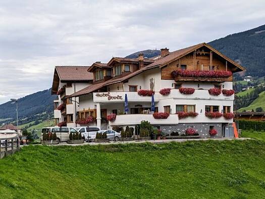 Hotel zum Kauf 2.880.000 € 47 Zimmer 10.633 m² Grundstück Matrei am Brenner 6143