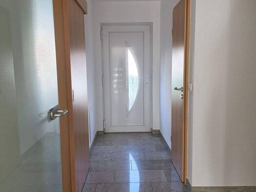 Haus zur Miete 2.300 € 5 Zimmer 151 m² 180 m² Grundstück Schwalbach a.T. 65824