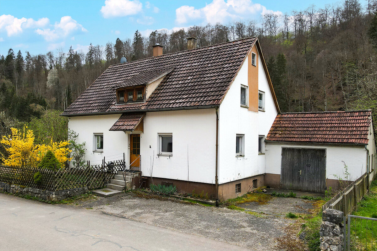 Einfamilienhaus zum Kauf 155.000 € 6,5 Zimmer 134,6 m²<br/>Wohnfläche 459 m²<br/>Grundstück Gundelfingen Gundelfingen 72525