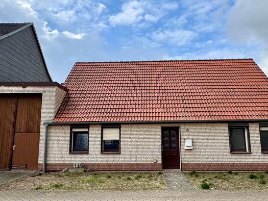 Einfamilienhaus zum Kauf 35.000 € 7 Zimmer 120 m² 310 m² Grundstück frei ab sofort Zerbst Zerbst/Anhalt 39261