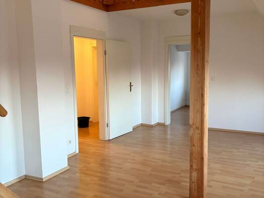 Wohnung zur Miete 650 € 3,5 Zimmer 89 m² Geschoss 2/3 frei ab 01.05.2026 Alt-Langenhagen Langenhagen 30853