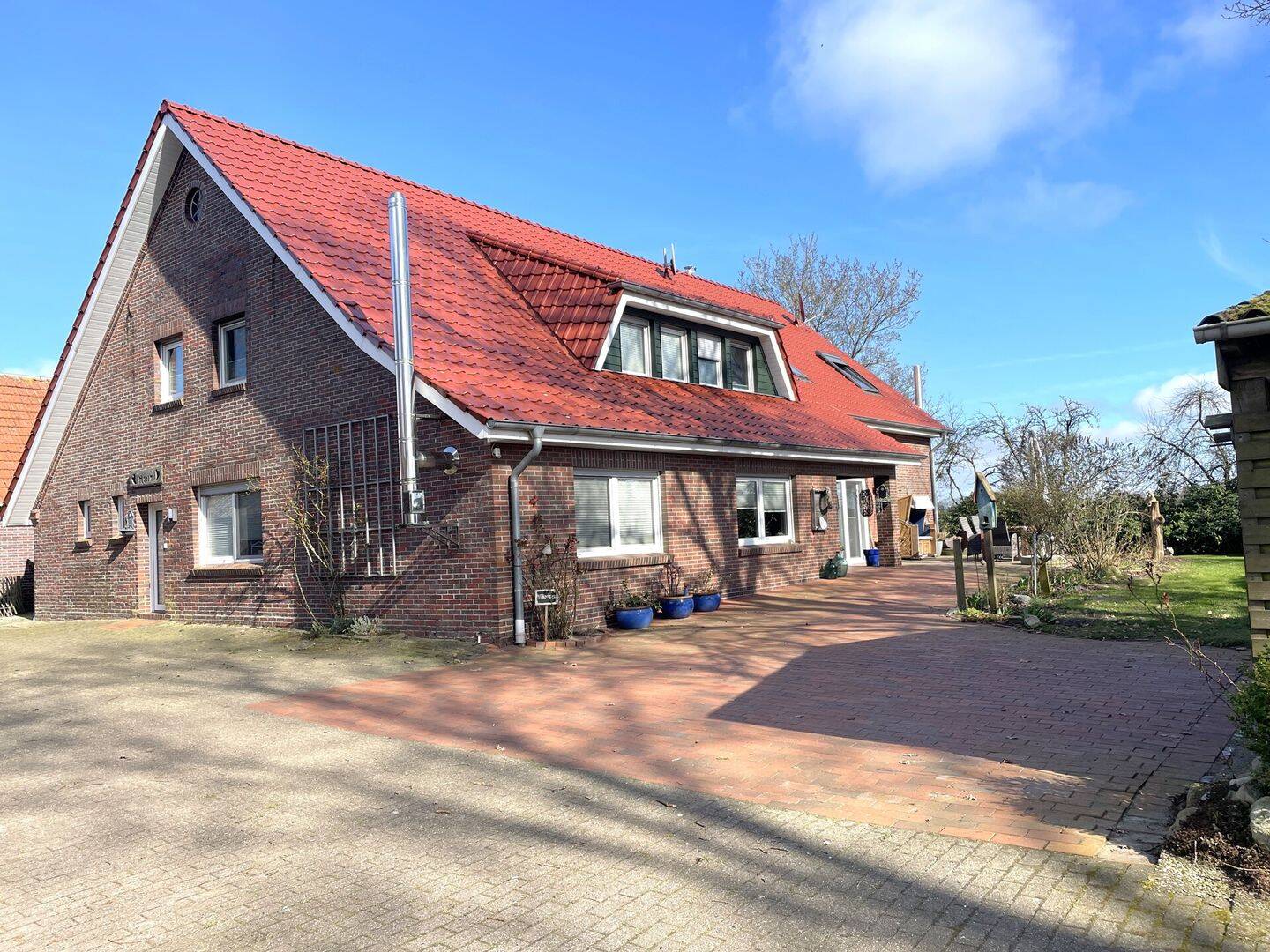 Immobilie in Westerstede - Zweifamilienhaus, Stallung & Nebengebäude - Attraktives Anwesen mit Entwicklungspotenzial! - Bild 0