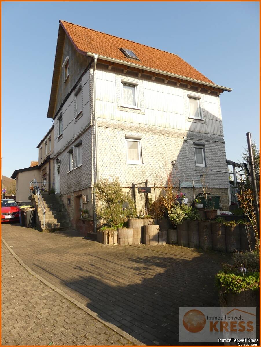 Immobilie in Schlüchtern - DHH mit kleinem Garten, zwei PKW-Stellplätzen, sonnigem Balkon und ruhiger Lage in Elm. - Bild 1