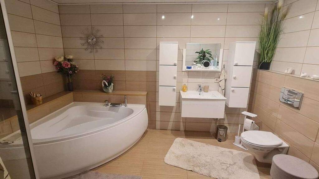 Immobilie in Kotzen - Sehr ruhig gelegenes Zweifamilienhaus mit großem Gartengrundstück und Carport - Bild 3