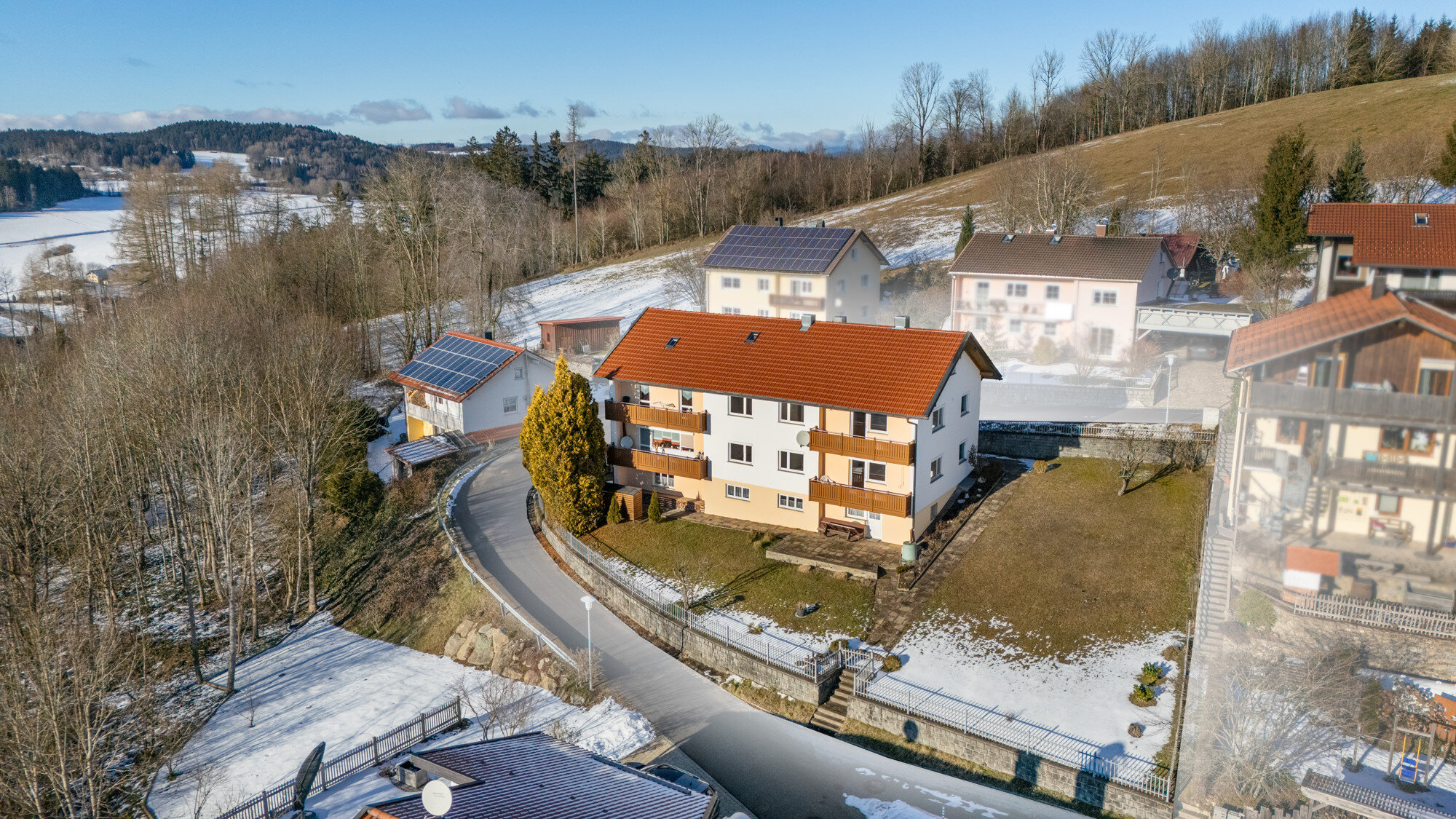 Mehrfamilienhaus zum Kauf 269.000 € 10,5 Zimmer 235,4 m²<br/>Wohnfläche 865 m²<br/>Grundstück Kirchberg Kirchberg im Wald 94259