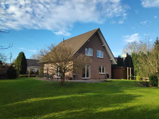 Einfamilienhaus zur Miete 2.200 € 4 Zimmer 121,3 m² 710 m² Grundstück frei ab 01.07.2026 Trittau 22946