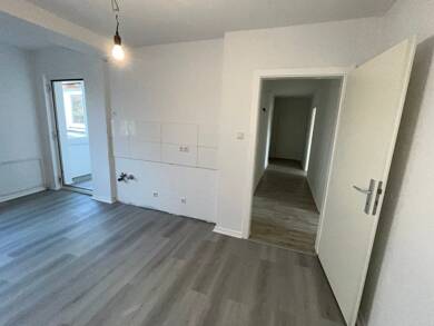 Wohnung zur Miete 609 € 3 Zimmer 99,1 m² 3. Geschoss frei ab sofort Gitschiner Str. 70 Hochfeld Duisburg 47053