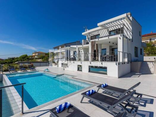 Haus zum Kauf 1.100.000 € 7 Zimmer 250 m² Smrika, Kraljevica Kraljevica