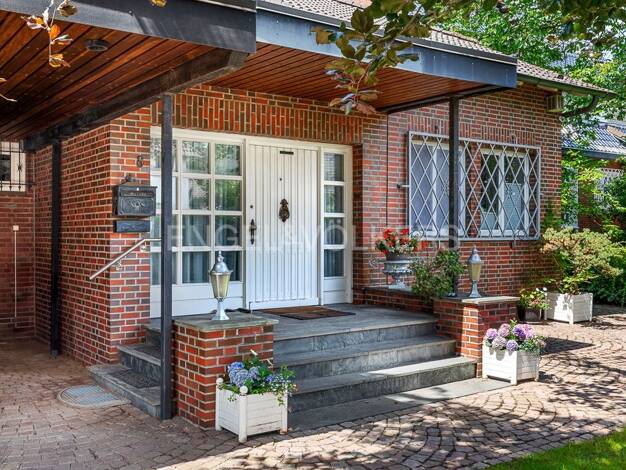 Einfamilienhaus zum Kauf 1.290.000 € 5,5 Zimmer 245 m² 1.180 m² Grundstück frei ab sofort Wellingsbüttel Wandsbek 22391