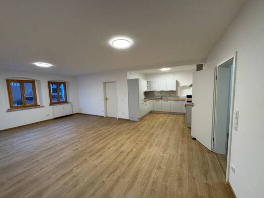 Wohnung zur Miete 800 € 5 Zimmer 105 m² 1. Geschoss frei ab sofort Marktstraße 1 Freihung Freihung 92271