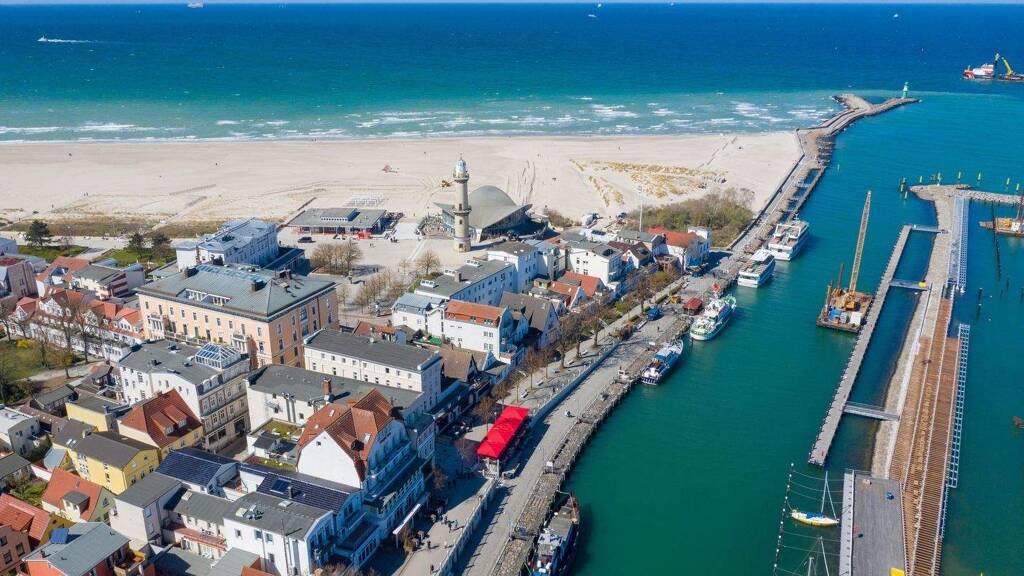 Haus zum Kauf 999.000 € 4 Zimmer 120 m² 116 m² Grundstück Am Strom 113 Seebad Warnemünde Rostock 18119