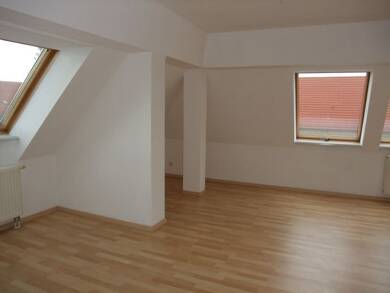 Wohnung zur Miete 250 € 2 Zimmer 51,9 m² Dachgeschoss, 4. Geschoss frei ab 01.09.2025 Franz-Mehring-Straße 111 Pölbitz Zwickau 08058