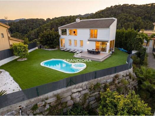 Chalet zum Kauf 880.000 € 4 Zimmer 198 m² Santa Susanna 08398