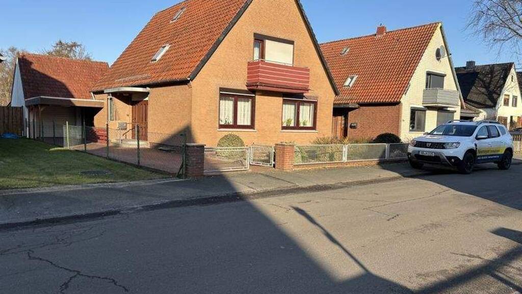Mehrfamilienhaus zum Kauf 299.000 € 6 Zimmer 127 m² 951 m² Grundstück Rekum Bremen / Rekum 28777