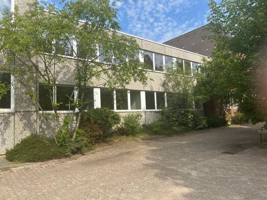 Bürofläche zur Miete 3.845 € 17 Zimmer 549 m² Bürofläche teilbar von 223 m² bis 326 m² Westerwischweg Cuxhaven Cuxhaven 27474