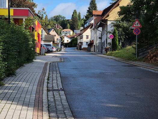 Haus zum Kauf 320.000 € 11 Zimmer 276 m² 888 m² Grundstück Adolph-Kolping-Strasse Neustadt Titisee-Neustadt 79822