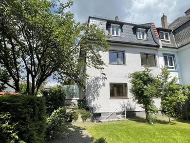 Stadthaus zur Miete 3.200 € 9 Zimmer 217 m² 326 m² Grundstück frei ab 01.09.2025 Frankfurt am Main 60439