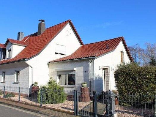 Doppelhaushälfte zum Kauf 275.000 € 5 Zimmer 126,9 m² 730 m² Grundstück frei ab sofort Lobstädt 04574