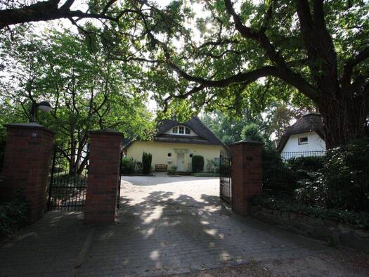 Mehrfamilienhaus zum Kauf als Kapitalanlage geeignet 1.440.000 € 1 Zimmer 250 m² 1.712 m² Grundstück Harksheide Norderstedt 22850