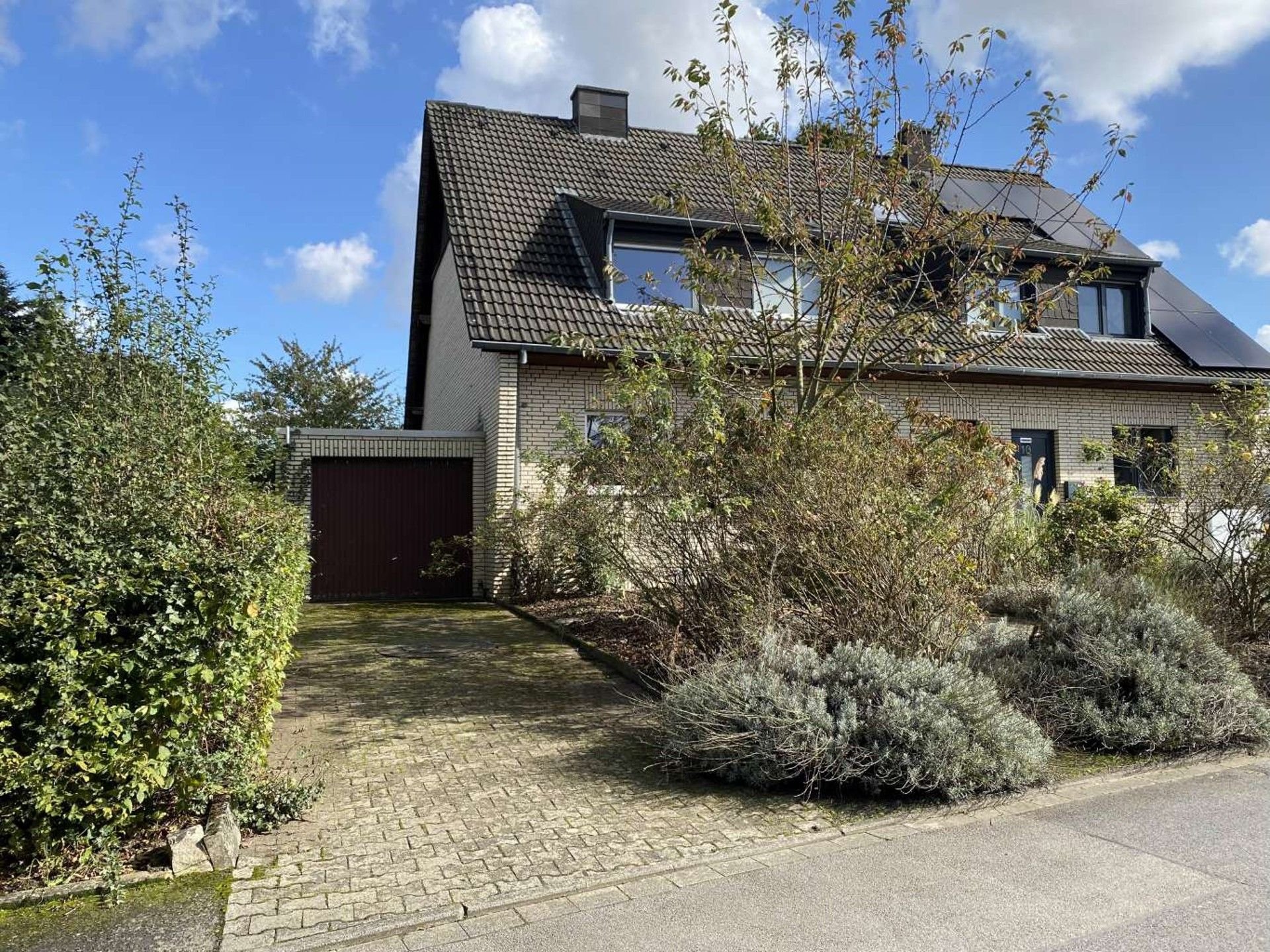 Doppelhaushälfte zum Kauf 450.000 € 5 Zimmer 139 m²<br/>Wohnfläche 552 m²<br/>Grundstück Grefrath Neuss 41472