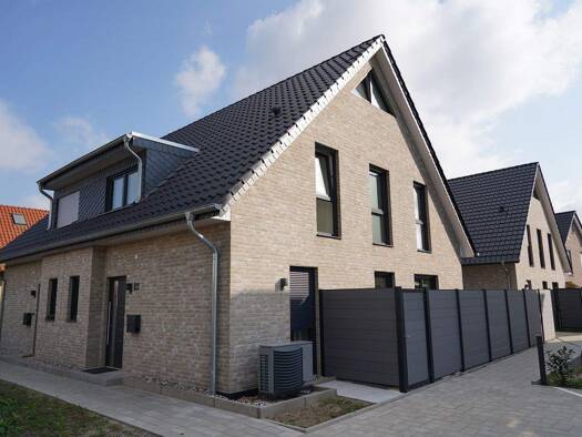 Doppelhaushälfte zur Miete 1.180 € 3 Zimmer 115 m² 150 m² Grundstück frei ab 01.04.2026 Dollbergen Uetze 31311