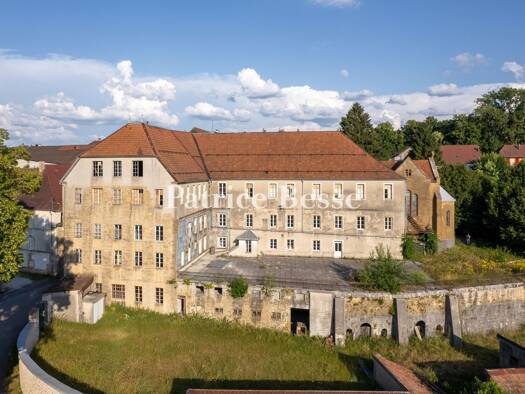 Haus zum Kauf 280.000 € 2.580 m² 15.678 m² Grundstück Champagnole 39300