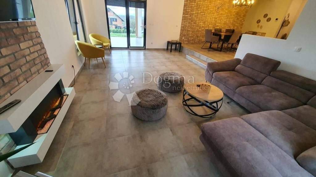 Haus zum Kauf 280.000 € 6 Zimmer 287 m² Kutina