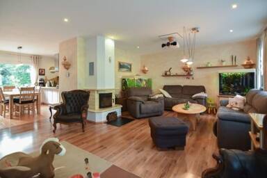 Einfamilienhaus zum Kauf 280.000 € 5 Zimmer 158,3 m² 680 m² Grundstück frei ab 01.08.2025 Crimmitschau Crimmitschau 08451