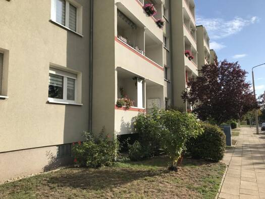 Wohnung zur Miete nur mit Wohnberechtigungsschein 320 € 3 Zimmer 57,3 m² 1. Geschoss frei ab 01.09.2026 Ernst-Abbe-Straße 4 Nördliche Neustadt West 06122