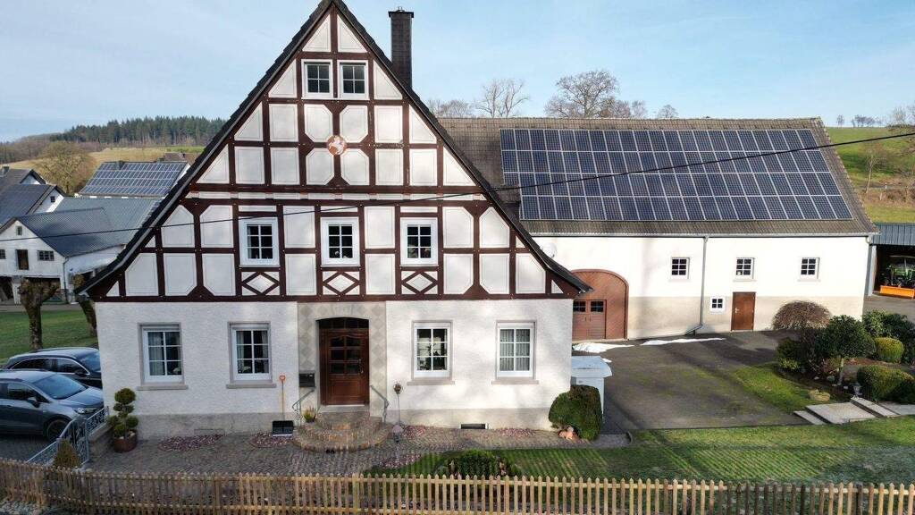 Einfamilienhaus zum Kauf 1.180.000 € 15 Zimmer 448 m² 3.497 m² Grundstück Rhonard Olpe 57462
