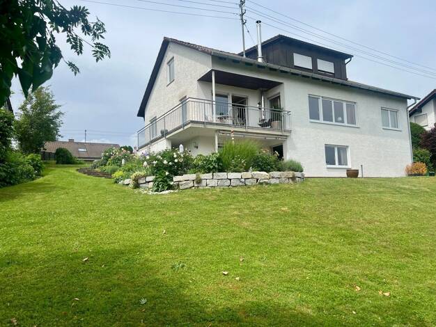 Haus zum Kauf 9 Zimmer 251 m² 1.037 m² Grundstück Tiefenbach Illertissen 89257