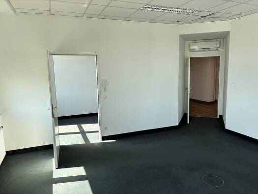 Bürofläche zur Miete 9,50 € 351 m² Bürofläche Schwechat 2320