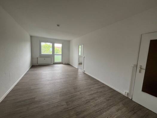 Wohnung zur Miete 425 € 3 Zimmer 70 m² 4. Geschoss frei ab sofort Neuplanitzer Straße 31 Neuplanitz Zwickau 08062