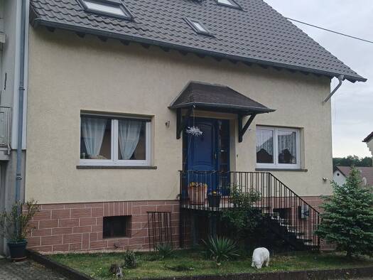 Doppelhaushälfte zum Kauf provisionsfrei 135.500 € 6 Zimmer 190 m² 443 m² Grundstück Steinbach Lebach 66822