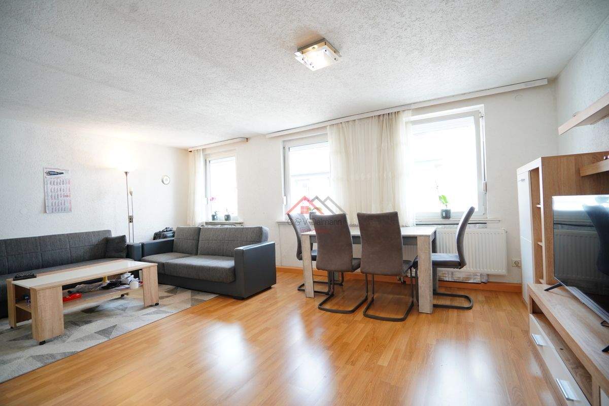 Immobilie in Tuttlingen - Stadtnahe 4 1/2-Zimmer-Wohnung mit Gartenanteil und Ausbaupotenzial! - Bild 1