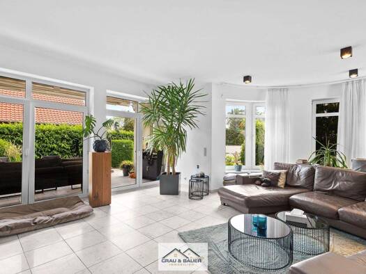 Einfamilienhaus zum Kauf 1.250.000 € 7 Zimmer 250 m² 743 m² Grundstück Neutraubling 93073