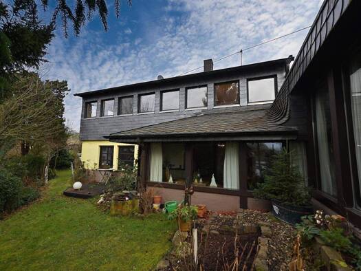 Einfamilienhaus zum Kauf 259.000 € 9 Zimmer 200 m² 896 m² Grundstück Weißenfels Neustadt 53577