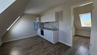 Wohnung zur Miete 960 € 1 Zimmer 35,6 m² Dachgeschoss frei ab 01.07.2025 Kirchenweg 13-15 Westerland Sylt 25980