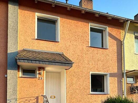 Reihenmittelhaus zum Kauf 120.000 € 5 Zimmer 101 m² 217 m² Grundstück Uslar 37170