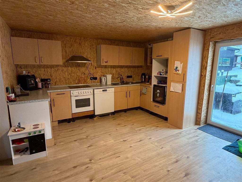 Immobilie in Rennerod - Nähe Rennerod! Wohnhaus, DHH, von innen viel modernisiert, ideal für Handwerker! - Bild 2